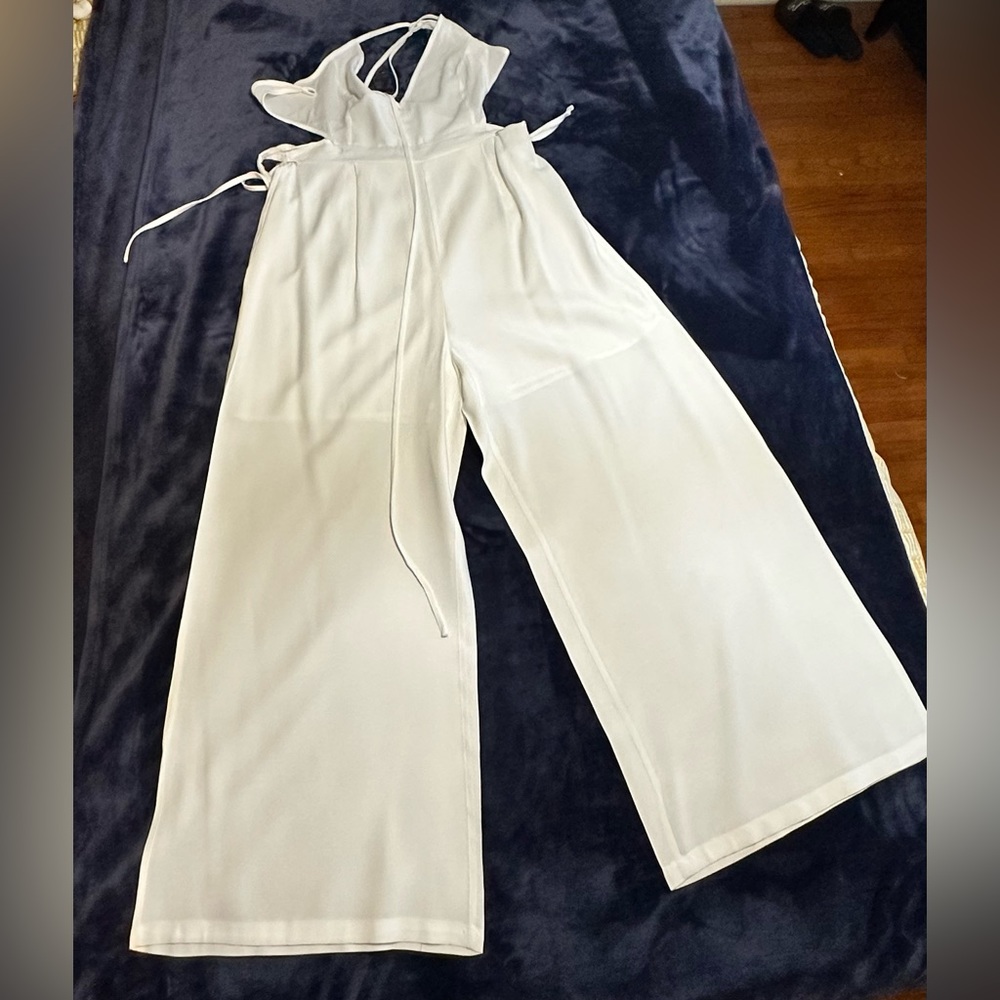 White lined romper very pretty!